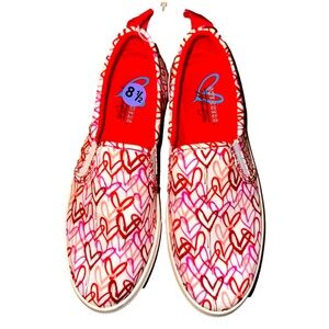 NWT women’s slip on Sketchers red  ❤️ and pink 🩷 heart design cute and comfy